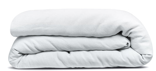 copripiumino kala bianco, colore bianco, taglia 240 x 220. copripiumino piegato su sfondo neutro per una visione dettagliata