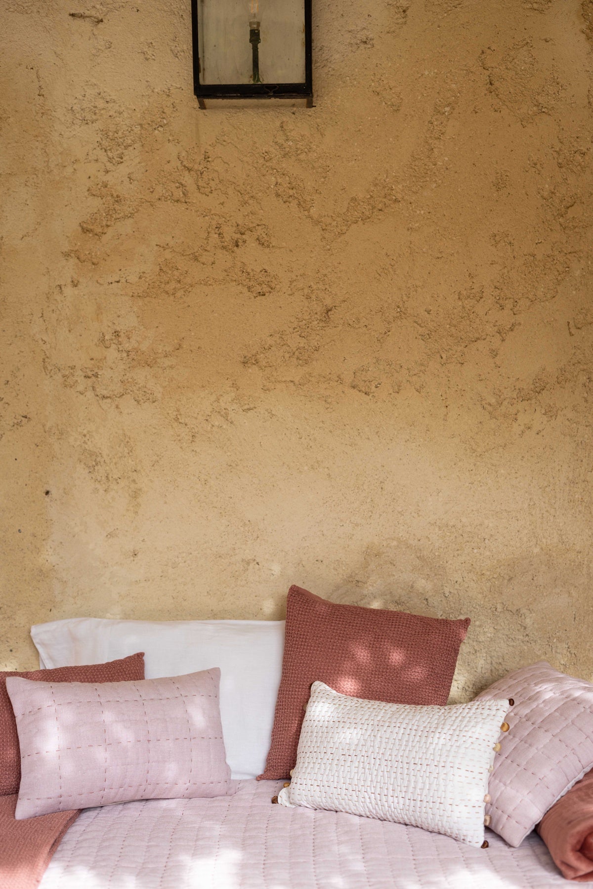 cuscino cambra terracotta, colore terracotta, taglia 45 x 45. design versatile che si adatta a stili moderni e classici