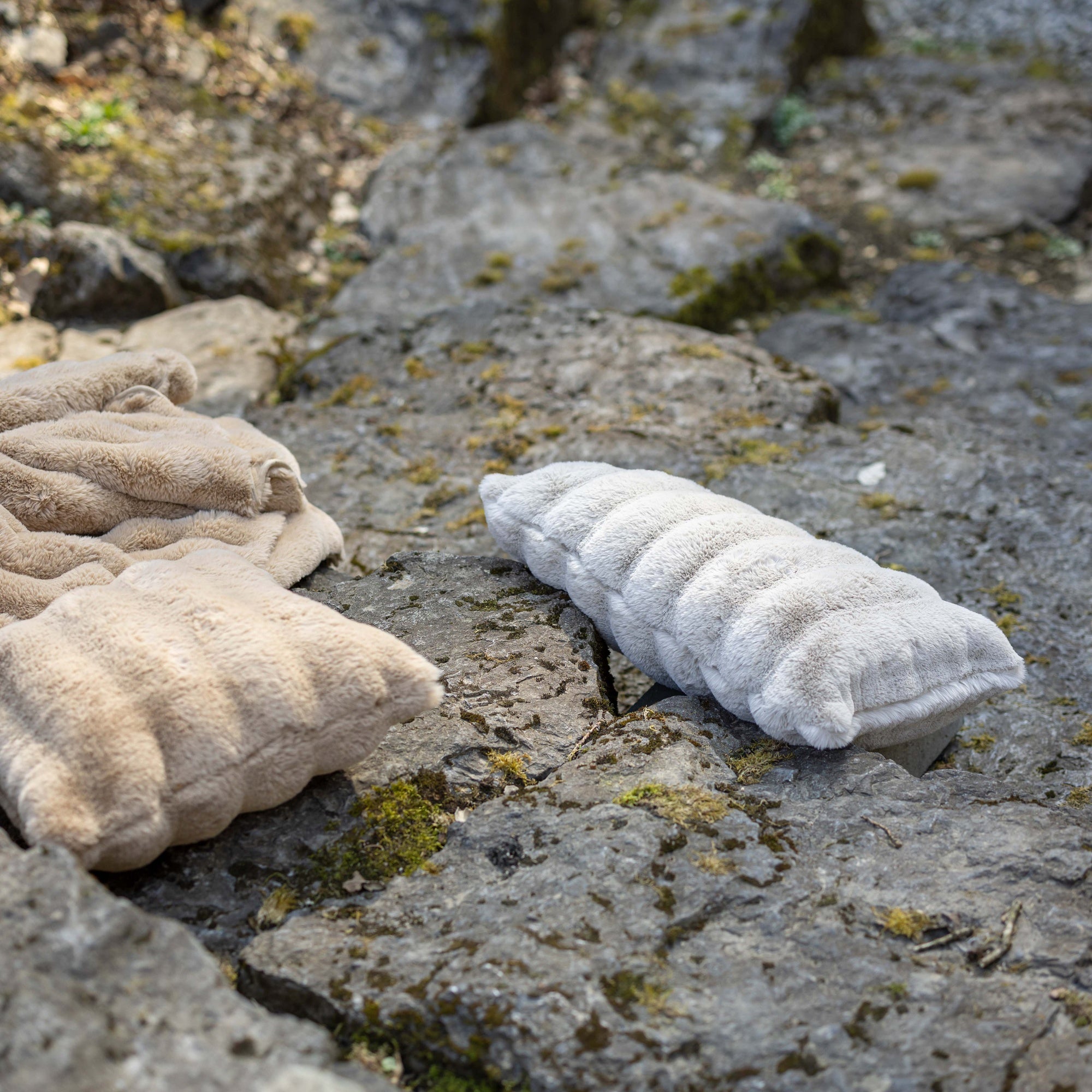 cuscino astrid neve, colore neve, taglia 40 x 65. design versatile che si adatta a stili moderni e classici