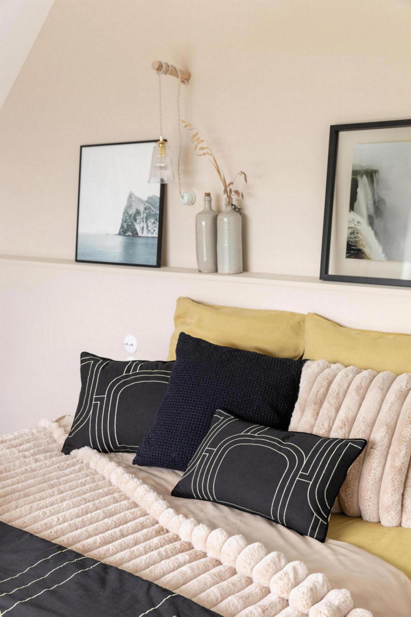 cuscino jaden caviale, colore caviale, taglia 40 x 65. imbottitura soffice per un comfort quotidiano