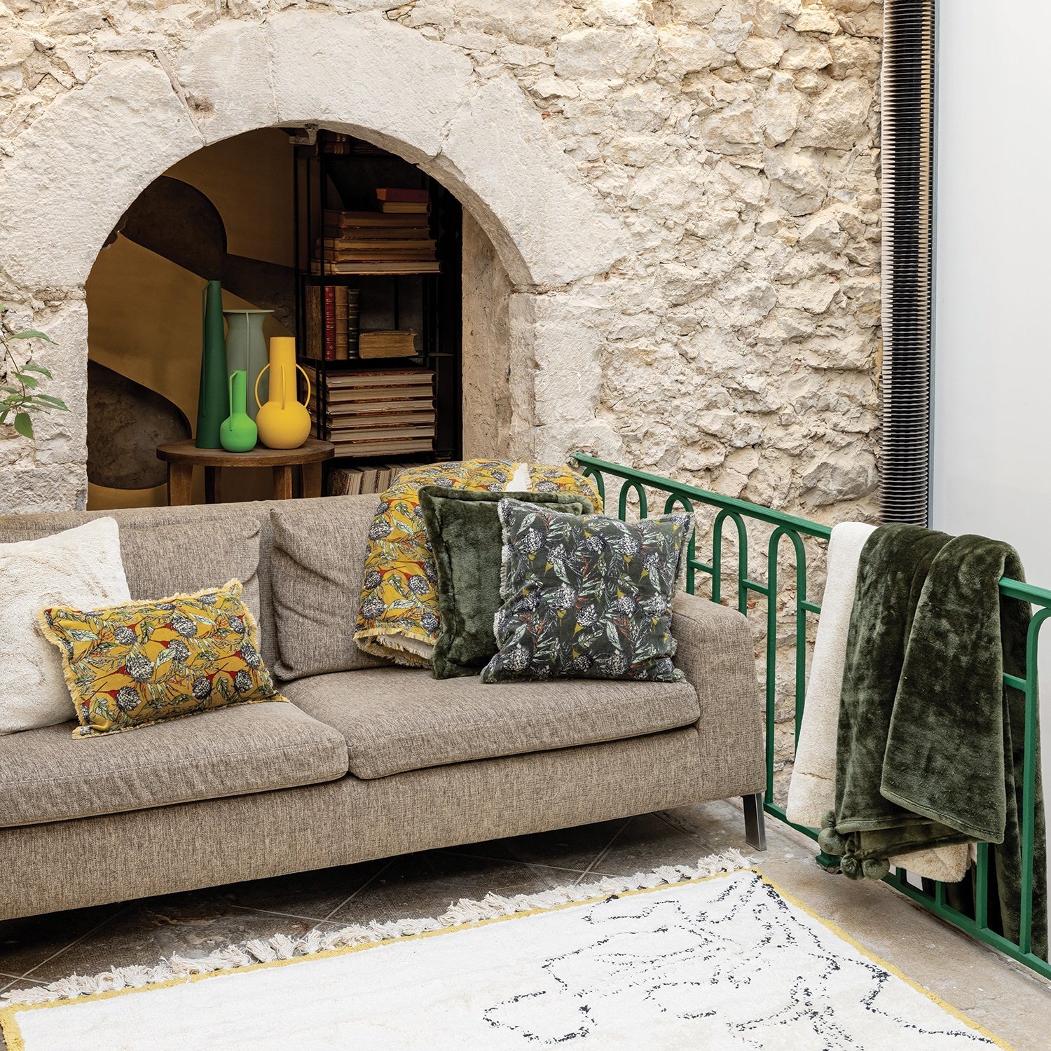 cuscino tender pompons felce, colore felce, taglia 45 x 45. ideale come complemento d’arredo su divani, poltrone o letti