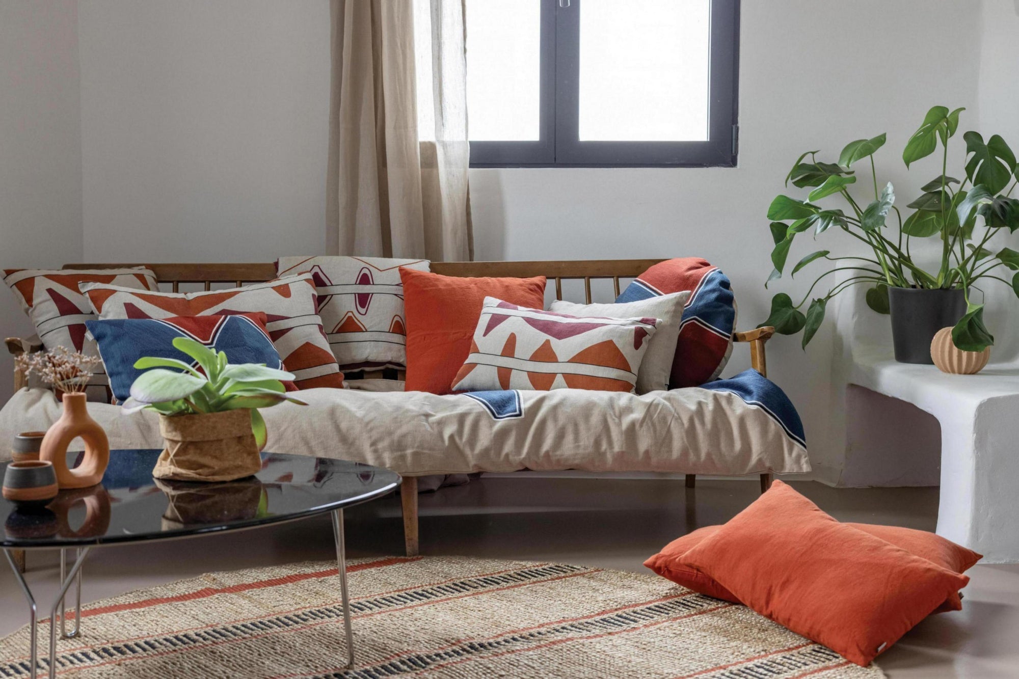 cuscino mila rubino, colore rubino, taglia diamètre 50. ideale come complemento d’arredo su divani, poltrone o letti