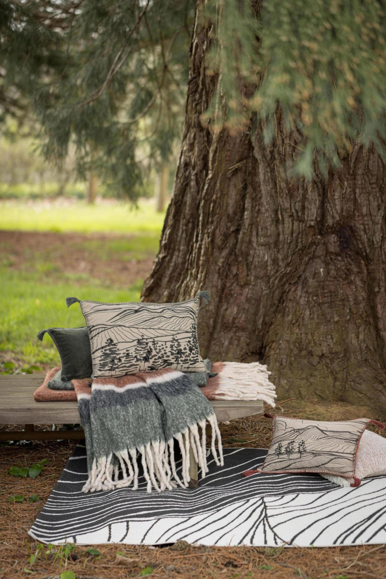 cuscino ricamato dusko timo, colore timo, taglia 40 x 65. design versatile che si adatta a stili moderni e classici