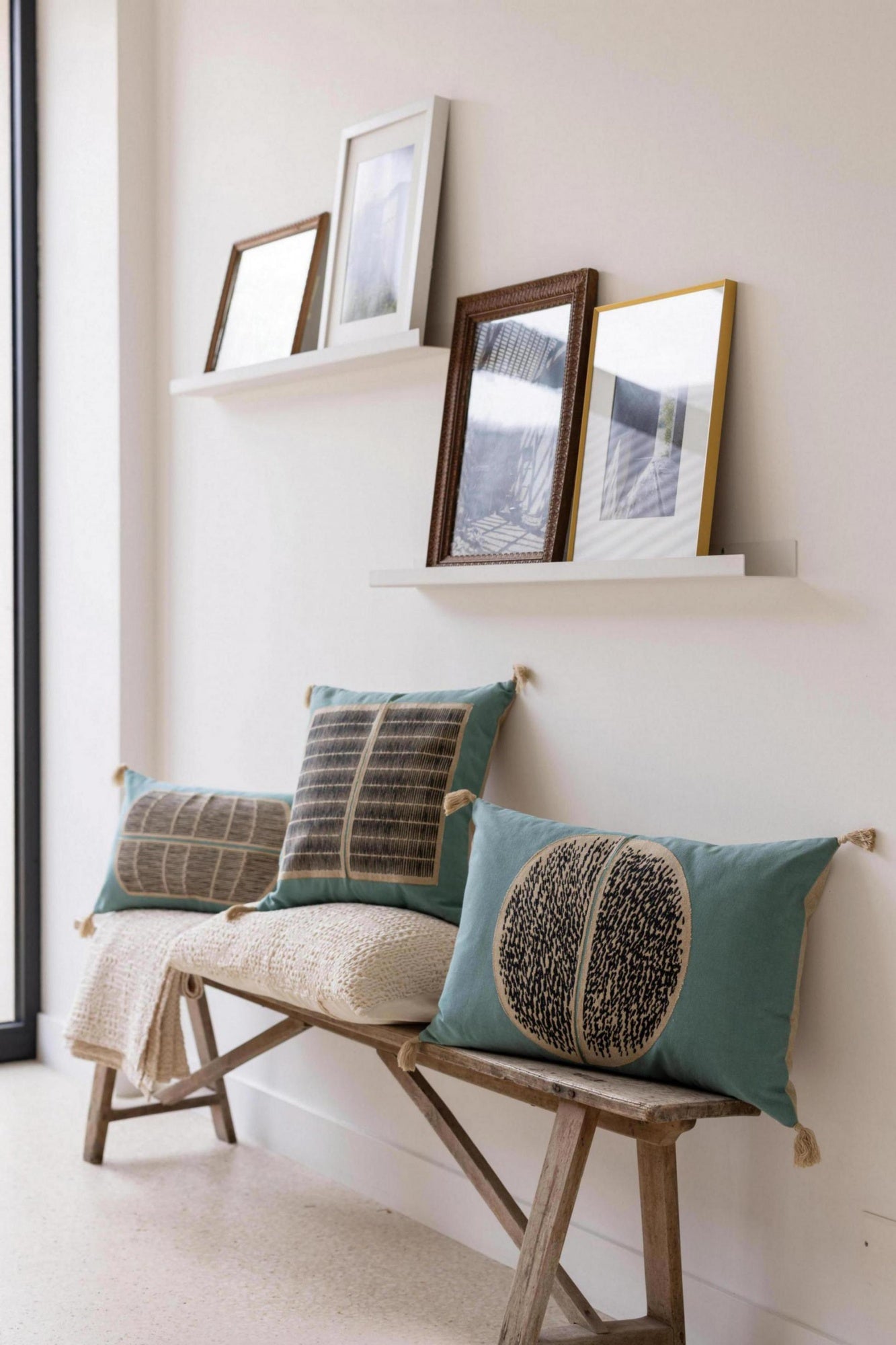 cuscino ricamato yael prussia, colore prussia, taglia 45 x 45. ideale come complemento d’arredo su divani, poltrone o letti