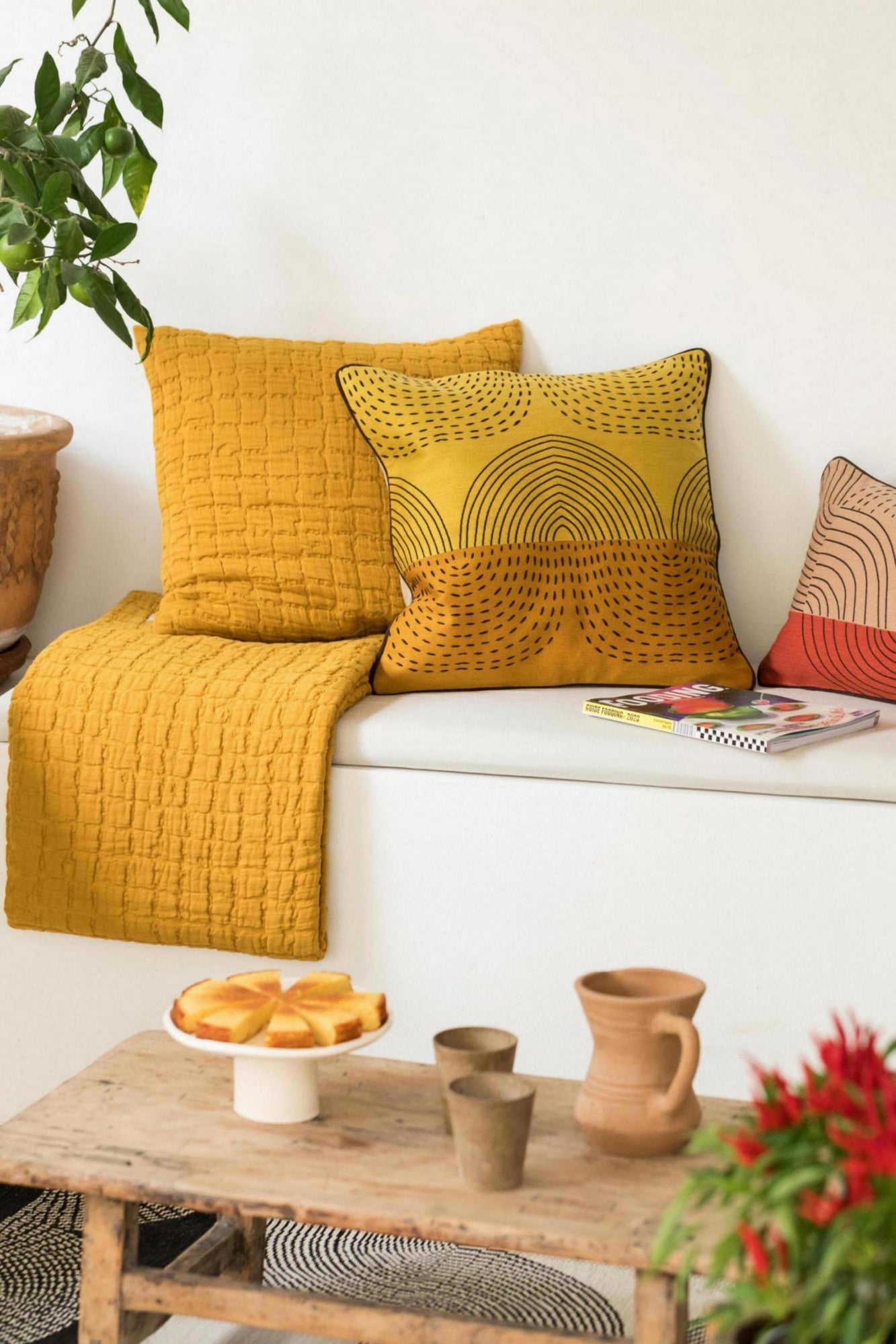 cuscino ricamato etna prugna mirabelle, colore prugna mirabelle, taglia 45 x 45. design versatile che si adatta a stili moderni e classici