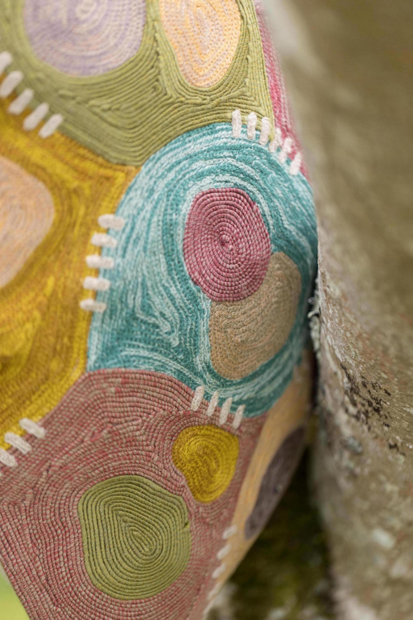 cuscino ricamato nestor minerale, colore minerale, taglia 45 x 45. ideale come complemento d’arredo su divani, poltrone o letti