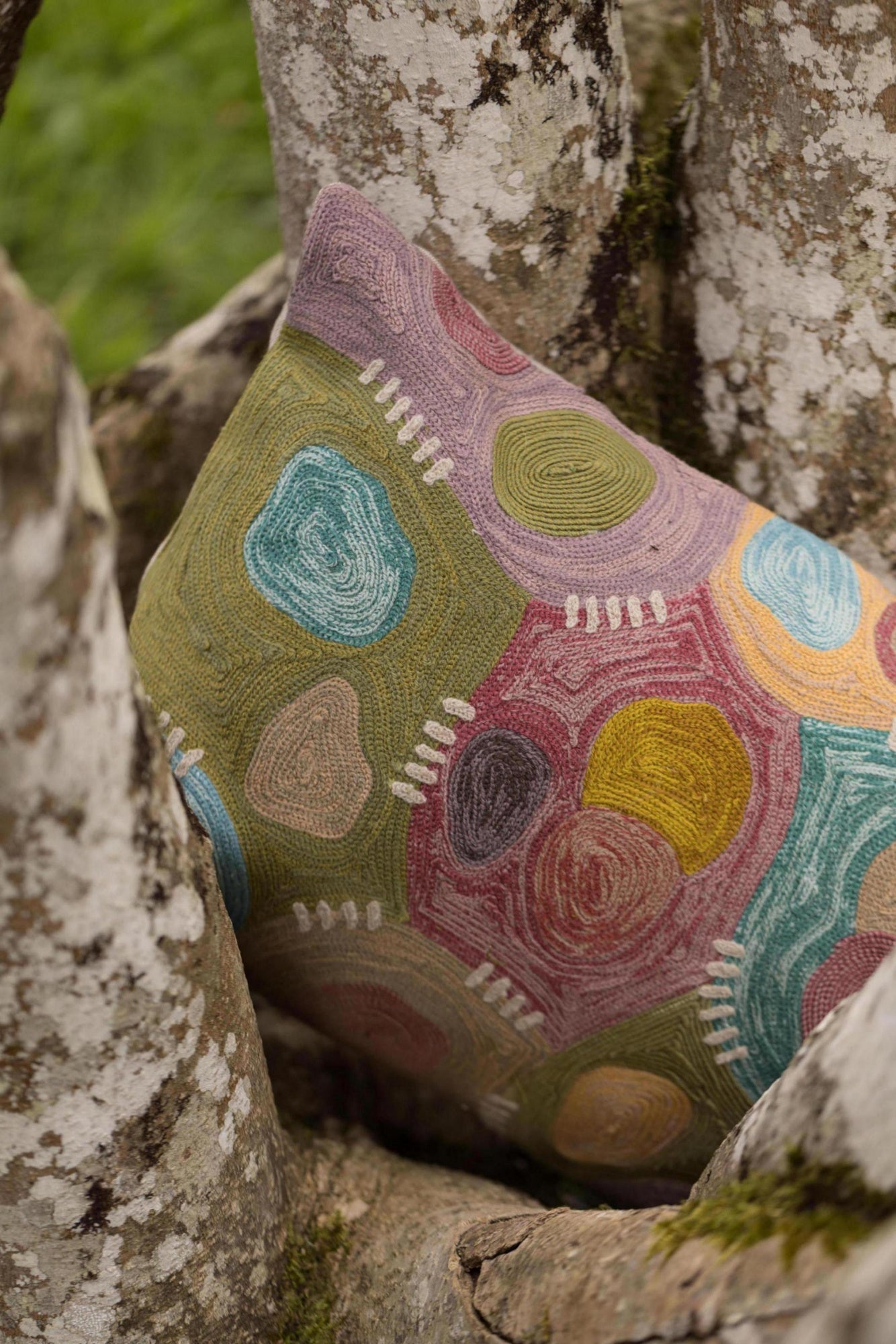 cuscino ricamato nestor minerale, colore minerale, taglia 30 x 50. design versatile che si adatta a stili moderni e classici