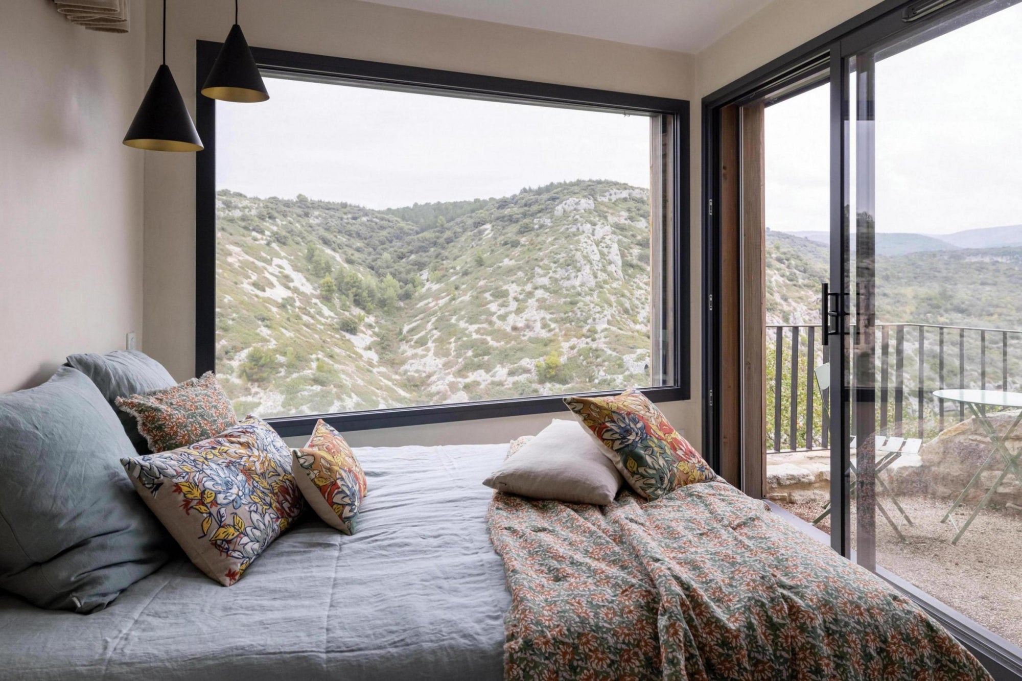 cuscino ricamato alba multico, colore multico, taglia 40 x 65. rivestimento resistente e piacevole al tatto