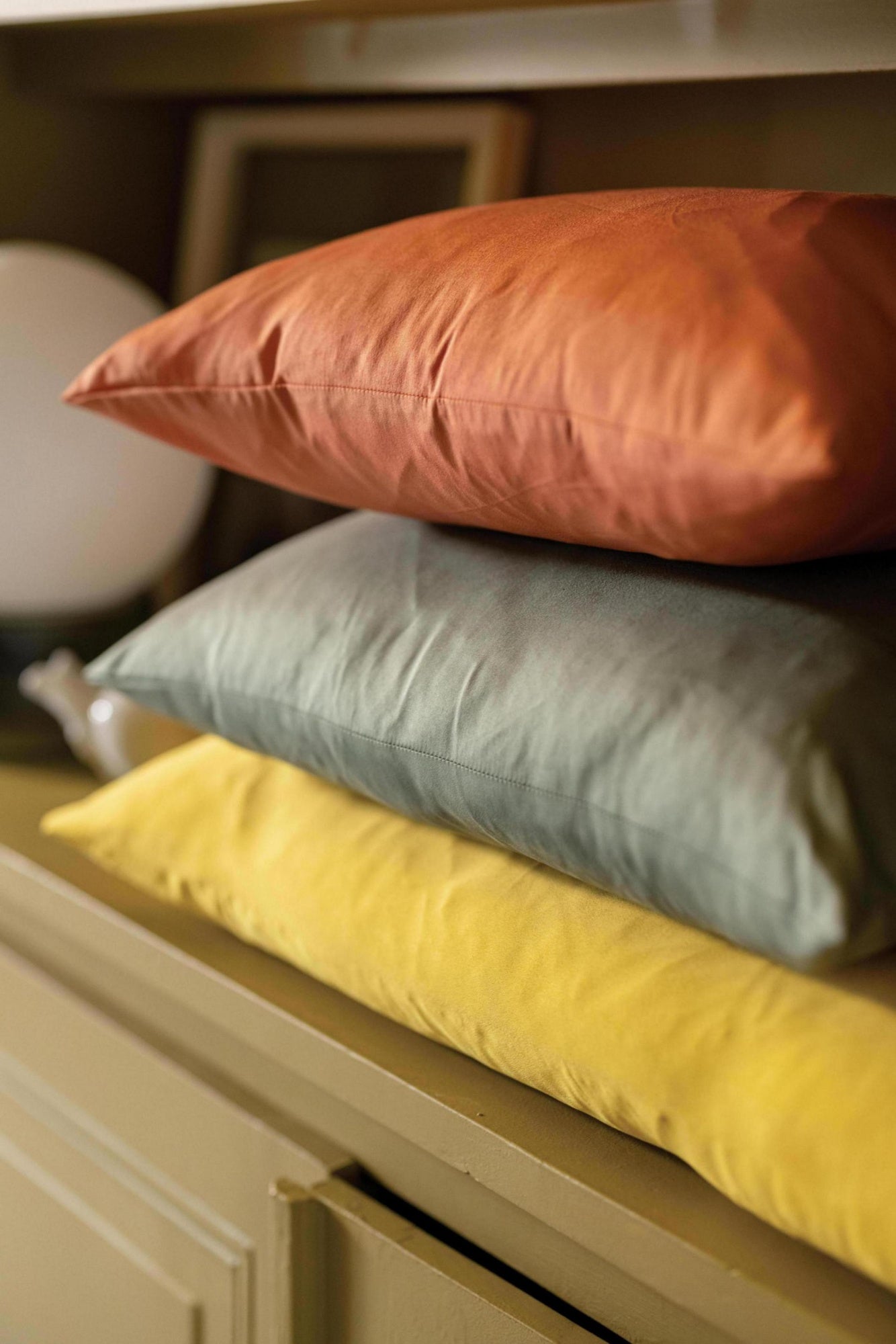 cuscino riciclato gianni prugna mirabelle, colore prugna mirabelle, taglia 45 x 45. imbottitura soffice per un comfort quotidiano