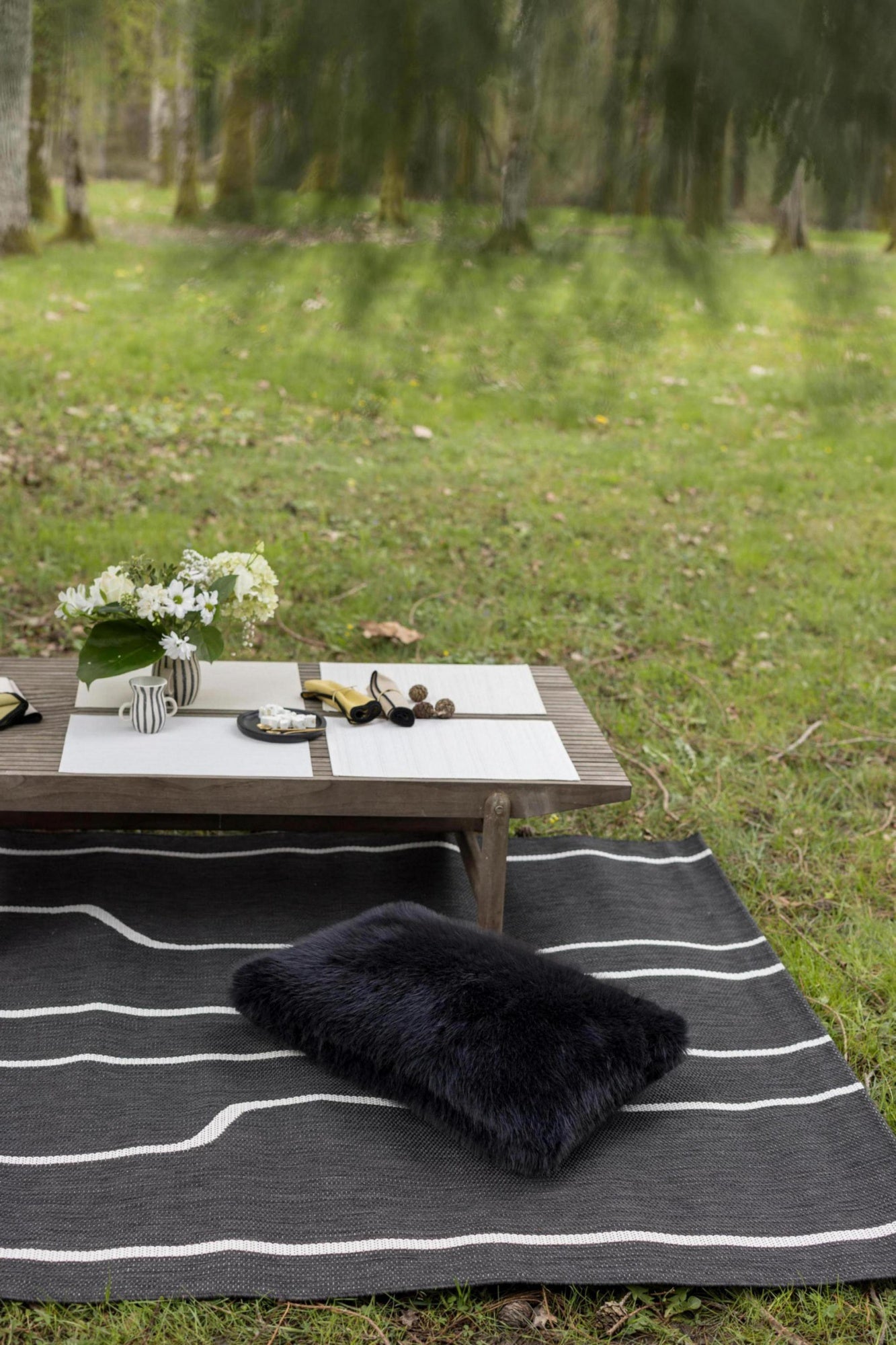 cuscino riciclato nolan caviale, colore caviale, taglia 40 x 65. ideale come complemento d’arredo su divani, poltrone o letti