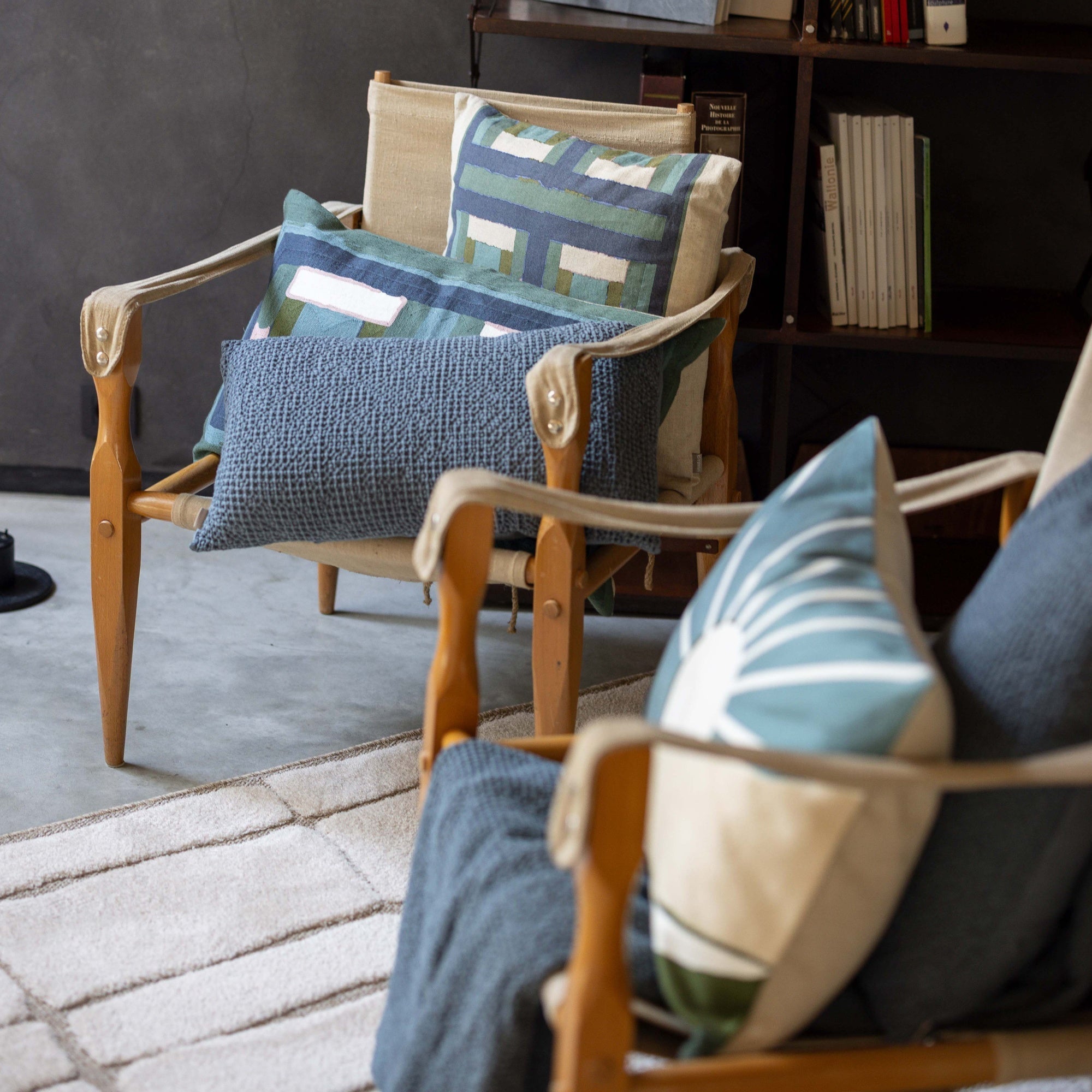 cuscino riciclato maia piombo, colore piombo, taglia 30 x 50. imbottitura soffice per un comfort quotidiano