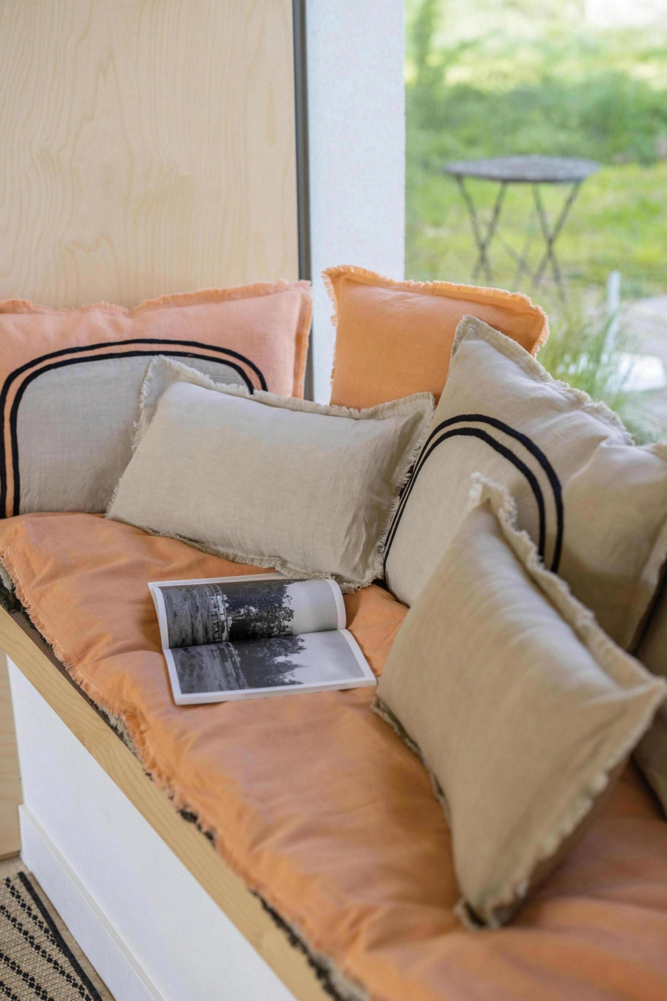 cuscino tinta unita laly lino, colore lino, taglia 30 x 50. facile da abbinare a copridivani, plaid o tende