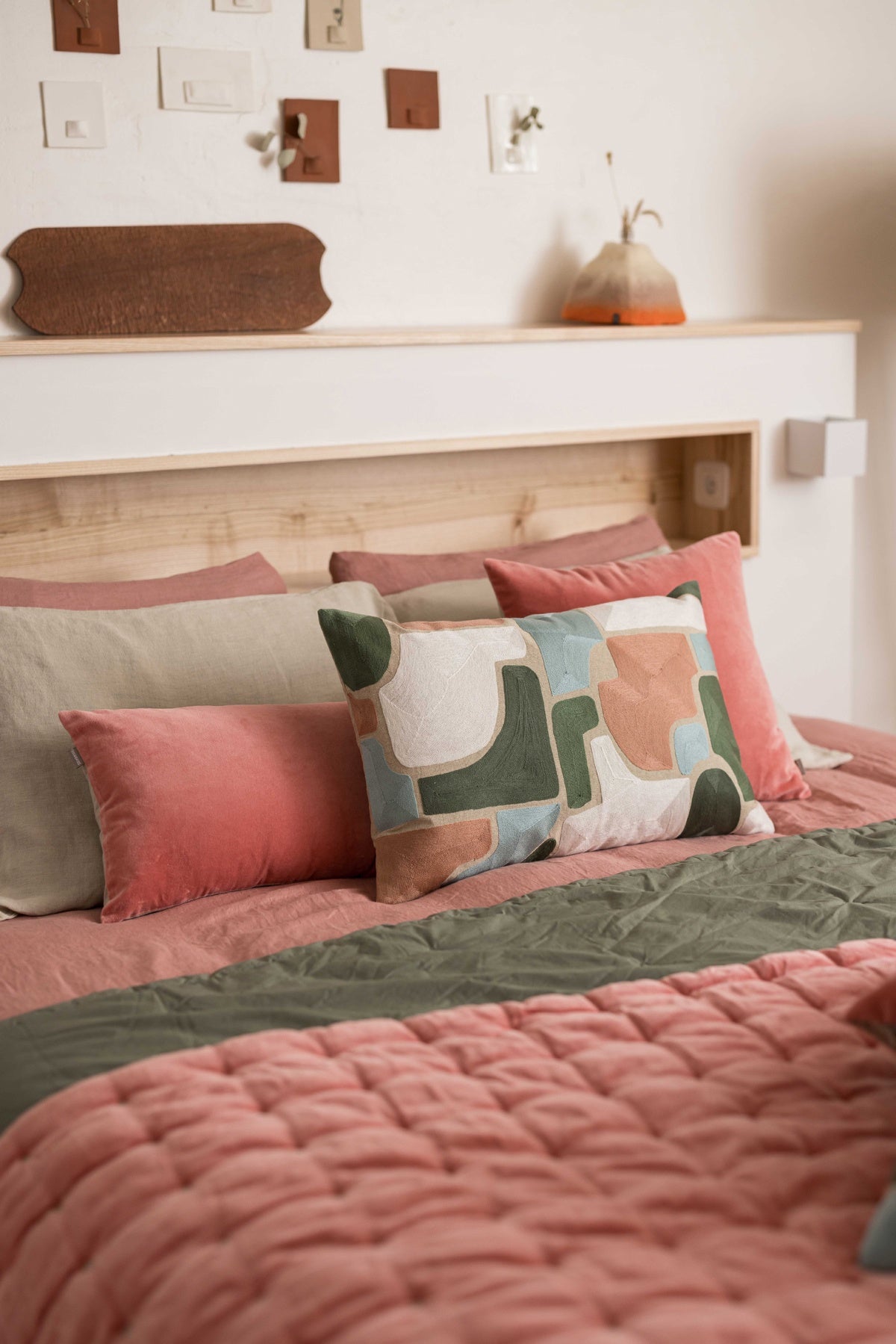 cuscino tinta unita elise pesca, colore pesca, taglia 30 x 50. ideale come complemento d’arredo su divani, poltrone o letti