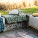 cuscino tinta unita elise verbena, colore verbena, taglia 40 x 65. rivestimento resistente e piacevole al tatto