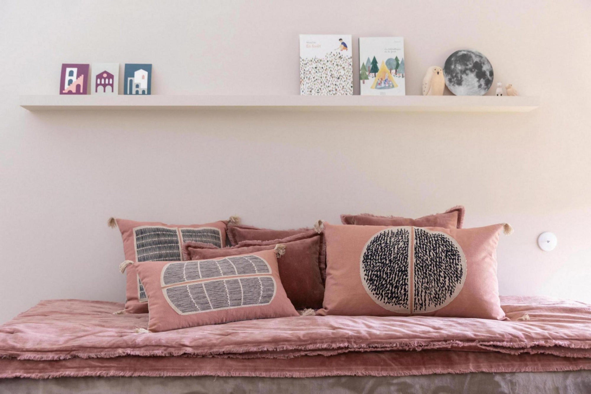 cuscino tinta unita fara palissandro, colore palissandro, taglia 40 x 65. imbottitura soffice per un comfort quotidiano