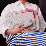 custodia ipad stylo rosso, colore rosso, taglia 19 x 26 x 3. dettaglio del prodotto da bagno