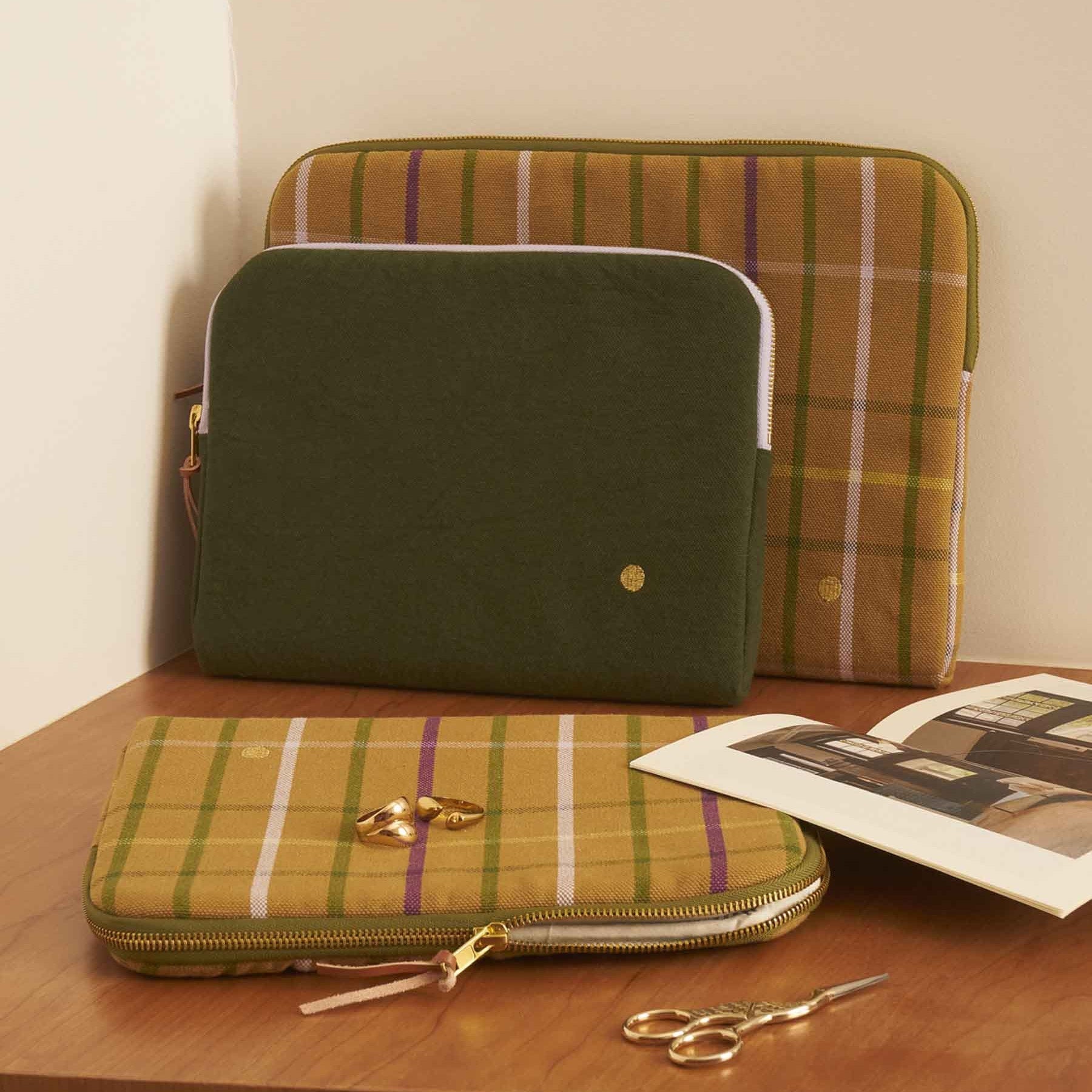 custodia per computer scotty marrone, colore marrone, taglia 13-14"". realizzata in tessuto naturale, protegge il laptop con stile e sostenibilità