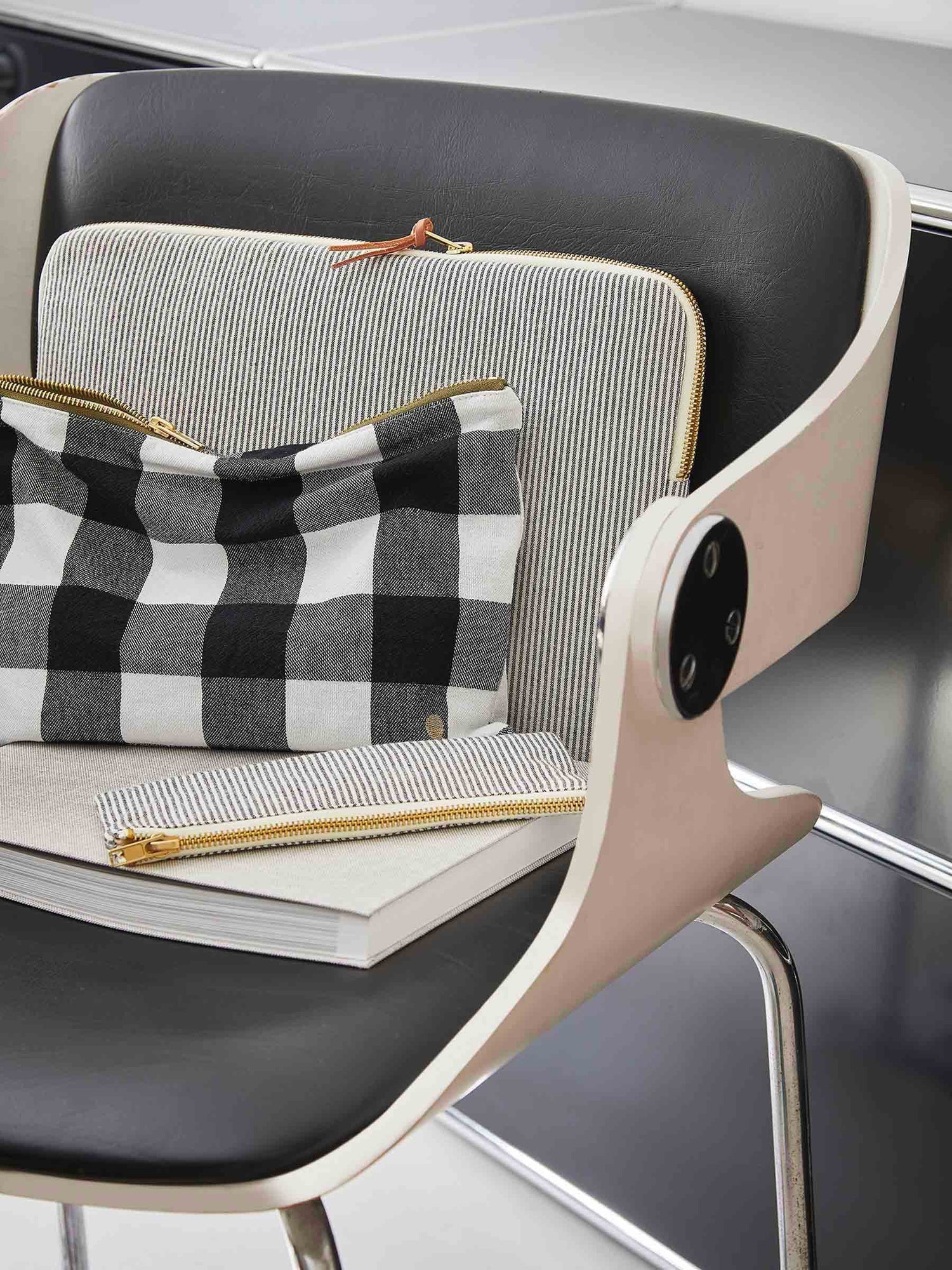 custodia per computer finette caviar, colore finette caviar, taglia 13-14"". realizzata in tessuto naturale, protegge il laptop con stile e sostenibilità