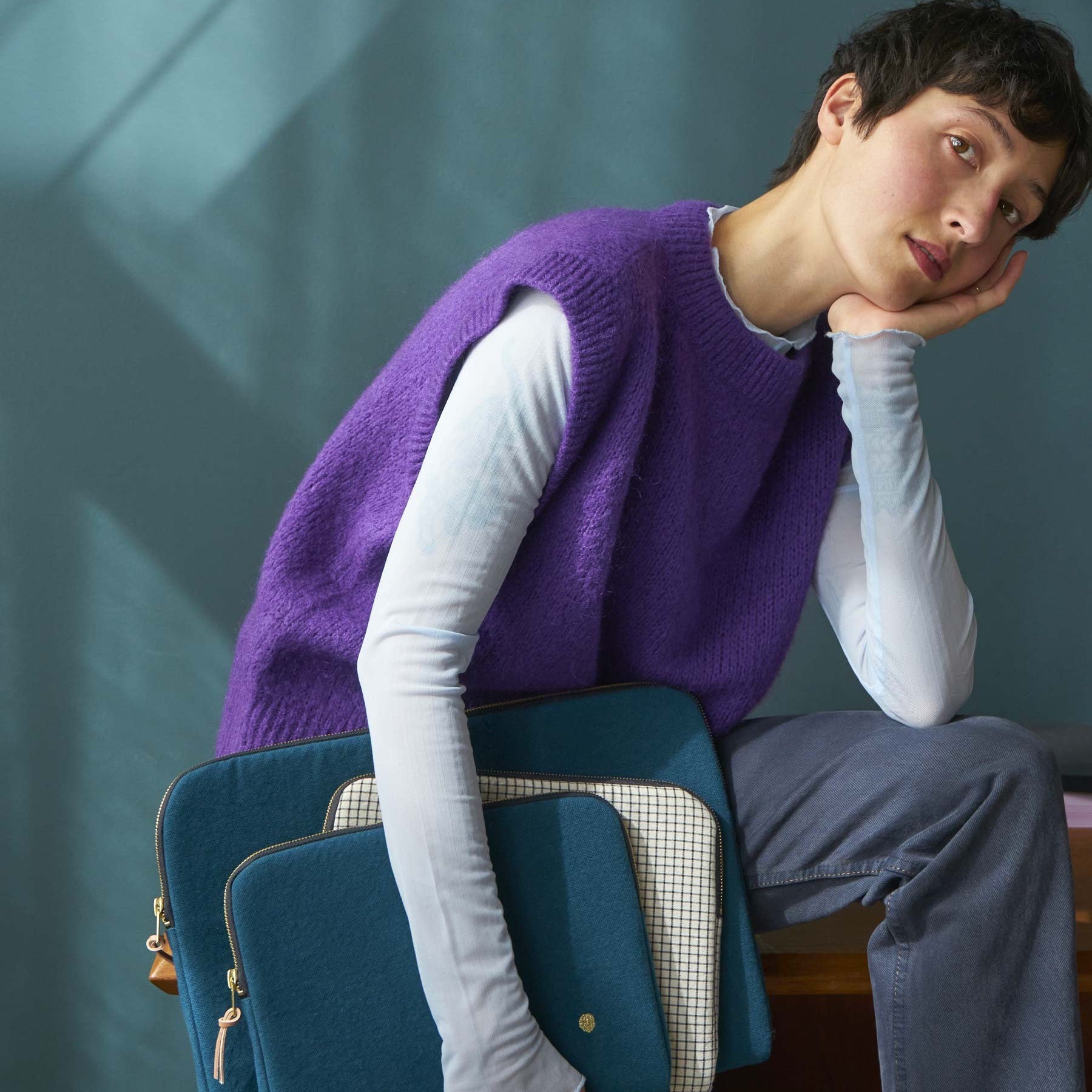 custodia ipad iona uragano, colore uragano, taglia 19 x 26 x 3. dettaglio del prodotto da bagno