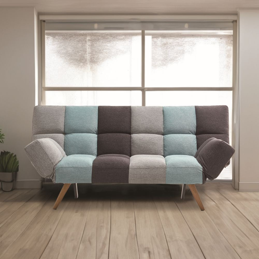 divano letto dube con braccioli pieghevoli in tessuto patchwork, divano visto frontalmente, ideale per soggiorni moderni e accoglienti