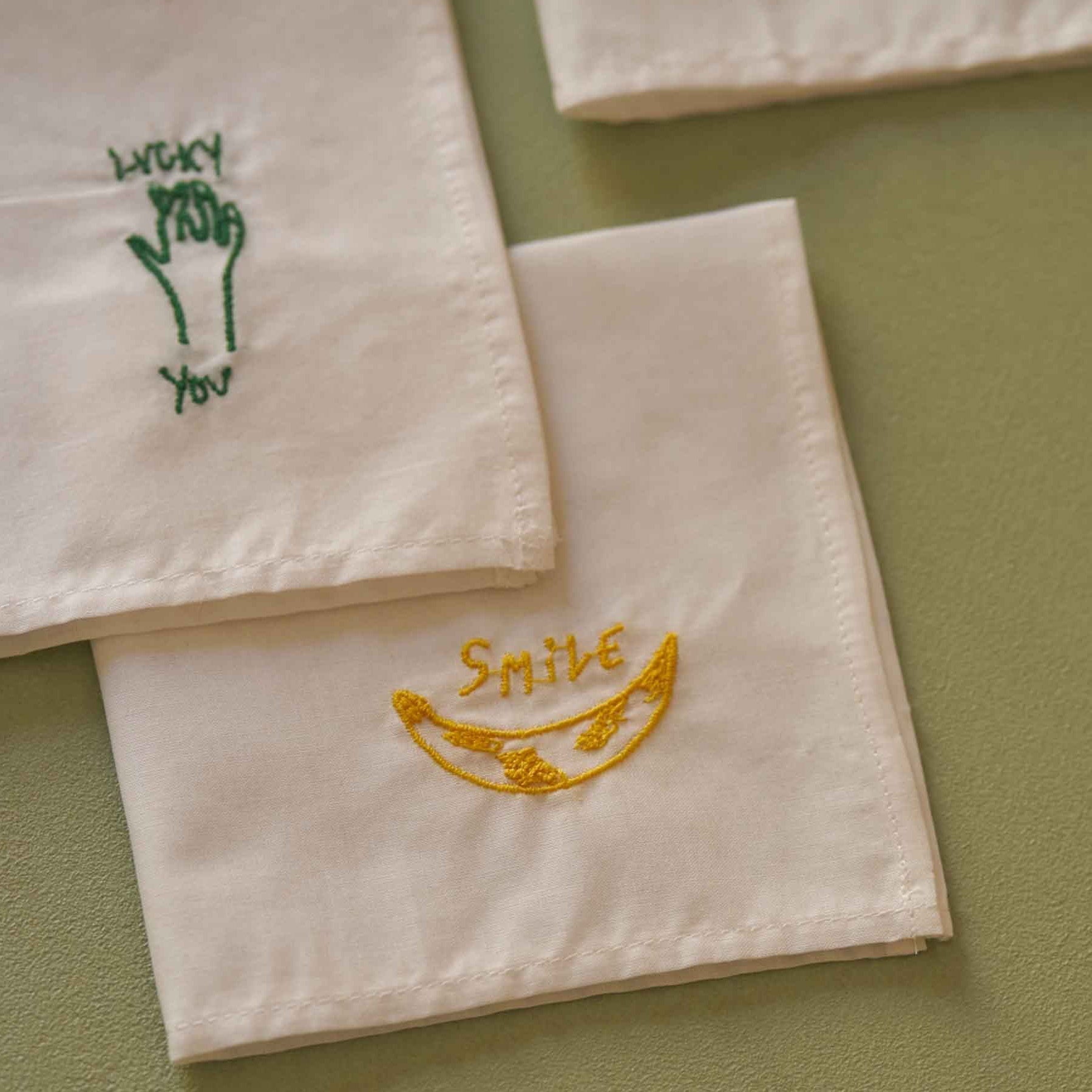 fazzoletto hankie smile giallo, colore giallo, taglia 25 x 25. dettaglio del prodotto da bagno