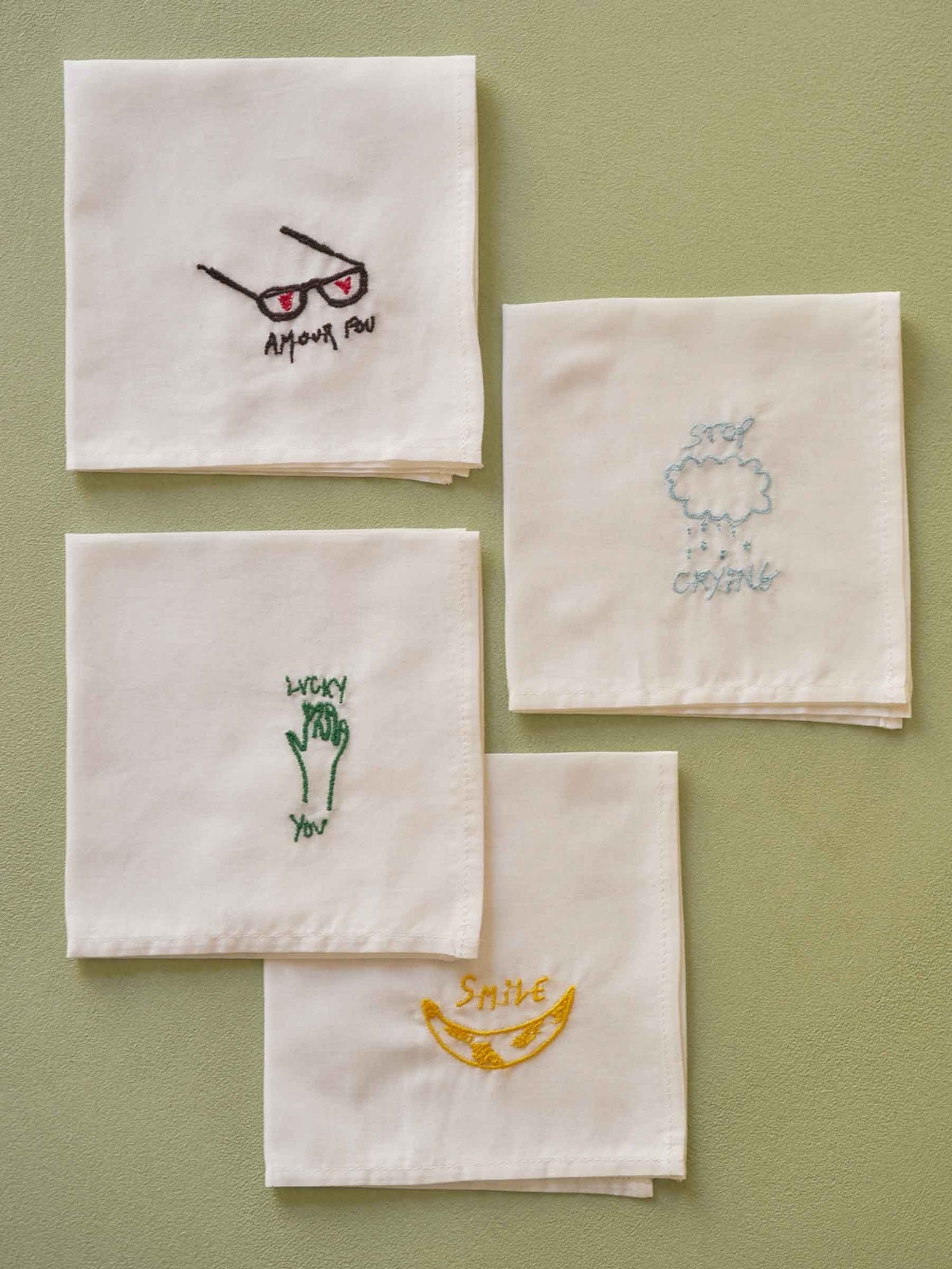 fazzoletto hankie lucky verde, colore verde, taglia 25 x 25. dettaglio del prodotto da bagno