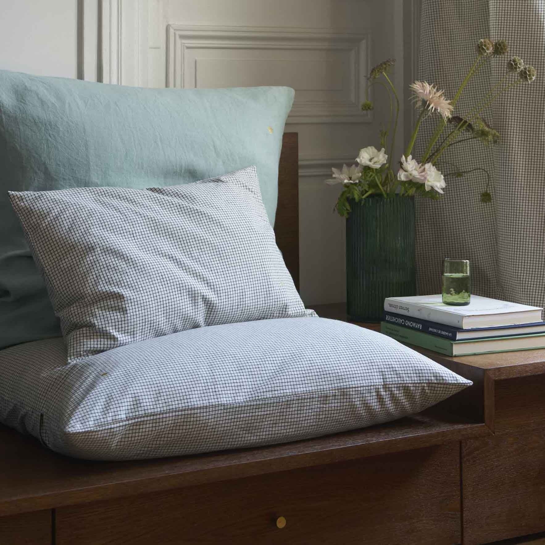 federa per cuscino mona celadon, colore celadon, taglia 80 x 80. design sobrio ed elegante, ideale per ogni stile di camera da letto