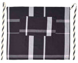 grembiule bistrot la nonna caviale, colore caviale, taglia 70 x 85. grembiule bistrot indossato frontalmente, ideale per ristorazione e cucina elegante