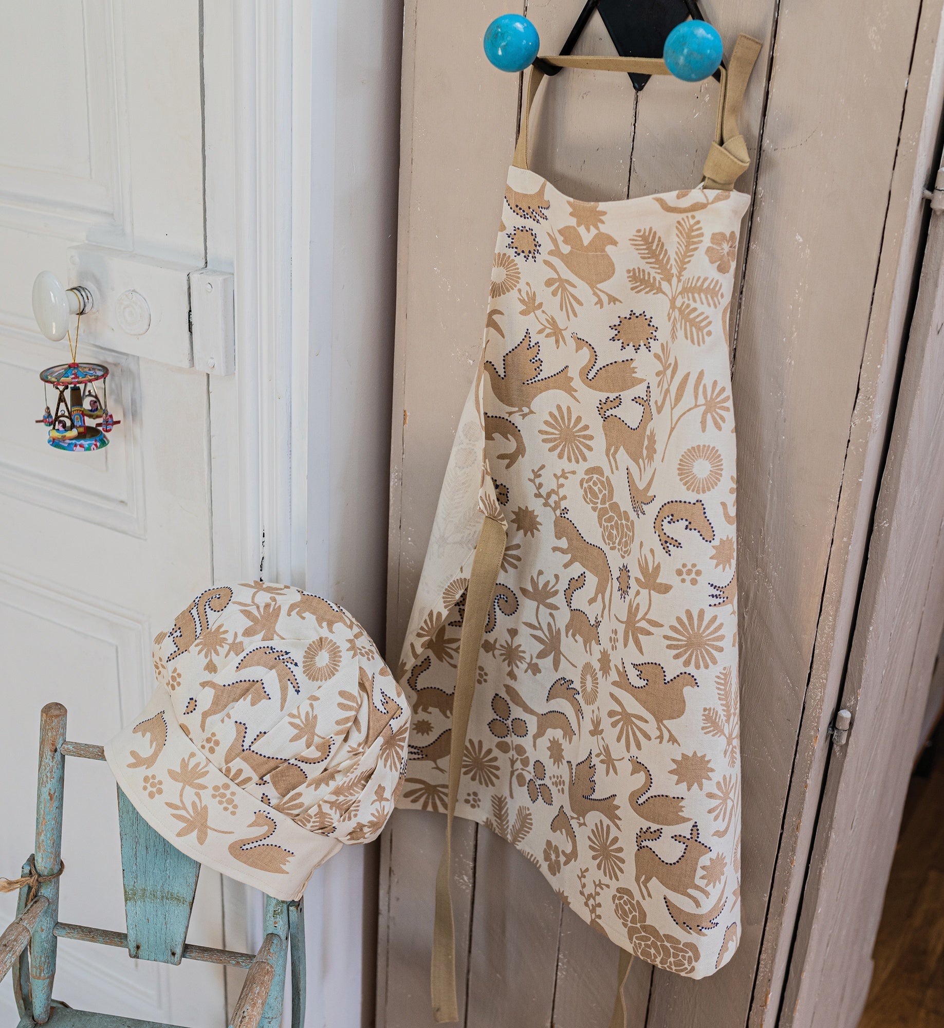 grembiule da cucina e toque in cotone biologico pandi naturale, colore naturale, taglia 52 x 63. realizzato in 100% cotone biologico, resistente e comodo per l’uso quotidiano in cucina