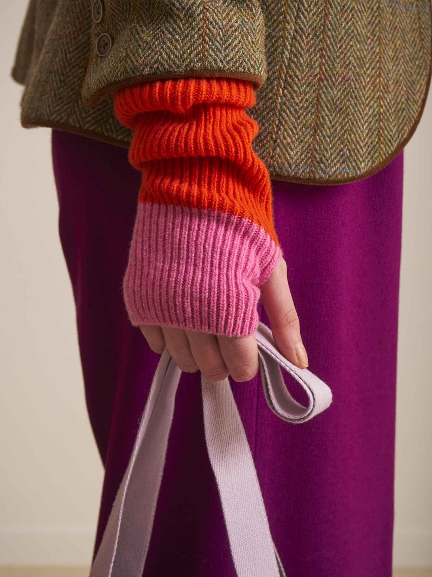 mitaines mary papavero, colore papavero, taglia 26 x 9. realizzati in 100% lana d'agnello, ideali per comfort e responsabilità ambientale