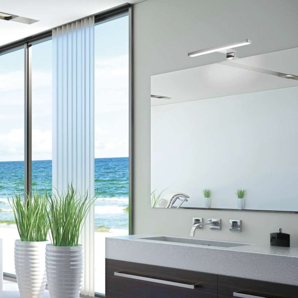 lampada led kyra per bagno 600 mm cromata, dettaglio della luce LED integrata con finitura cromata