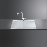 lavello smeg li91sgs 90x50 cm 1 vasca con gocciolatoio a sinistra con vetri silver, dettaglio della superficie lucida in acciaio