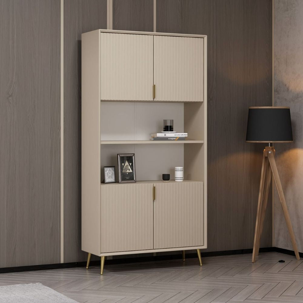 credenza alta kale con 4 ante effetto cannettato e 2 nicchie a giorno colore cashmere, dettaglio delle maniglie e finitura del materiale