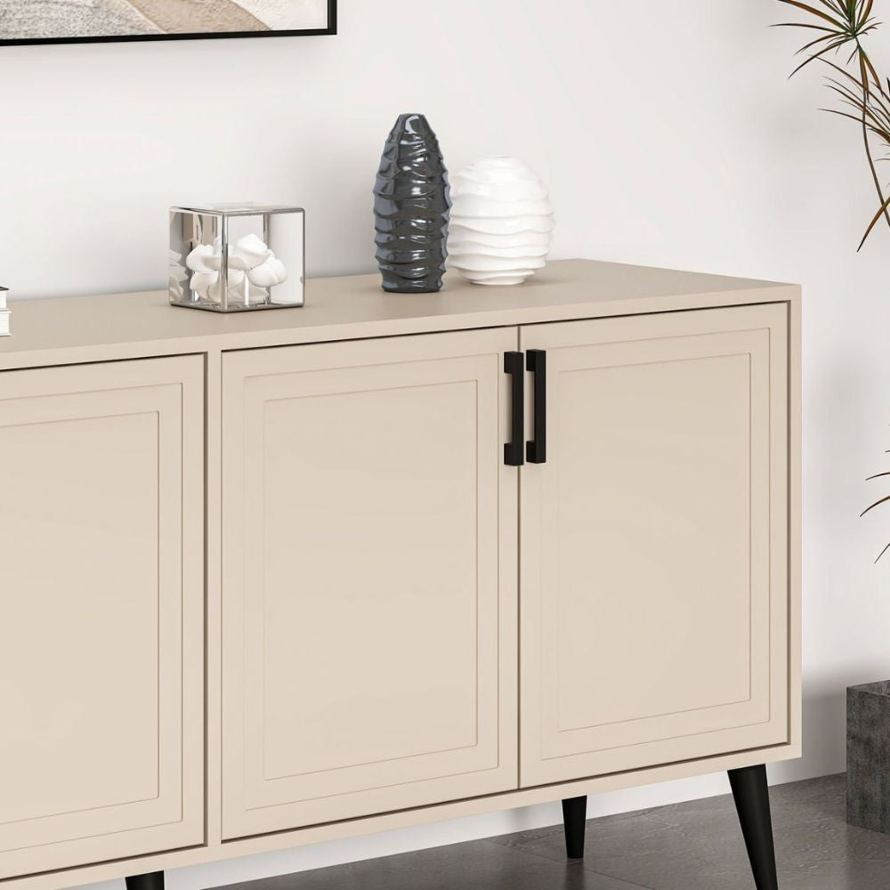 madia prime con 4 ante colore cashmere con maniglie e piedini neri, madia moderna per contenere stoviglie, tovaglie e oggetti decorativi