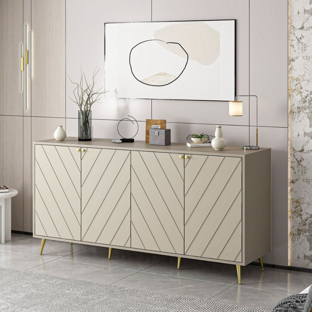 madia jana con 4 ante in cashmere con intagli maniglie e piedini oro, dettaglio delle maniglie e finitura del materiale