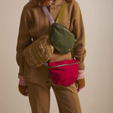 marsupio iona cavolo riccio, colore cavolo riccio, taglia 19 x 28. ideale per festival, mercati e vita urbana attiva