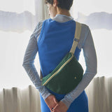 marsupio iona nori, colore nori, taglia 19 x 28. compagno perfetto per giornate dinamiche ed estive