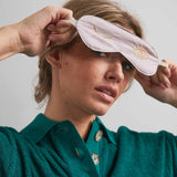 maschera da notte celeste eyes pepe rosa, colore pepe rosa, taglia 8 x 20. accessorio essenziale per chi cerca relax ovunque e in ogni momento