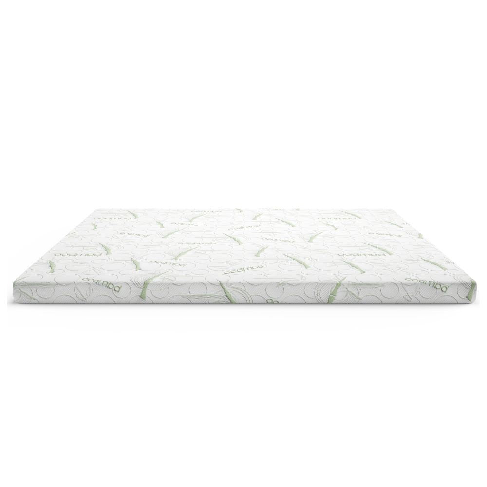 topper gel letto matrimoniale 160x190 cm, materasso in ambientazione camera matrimoniale moderna