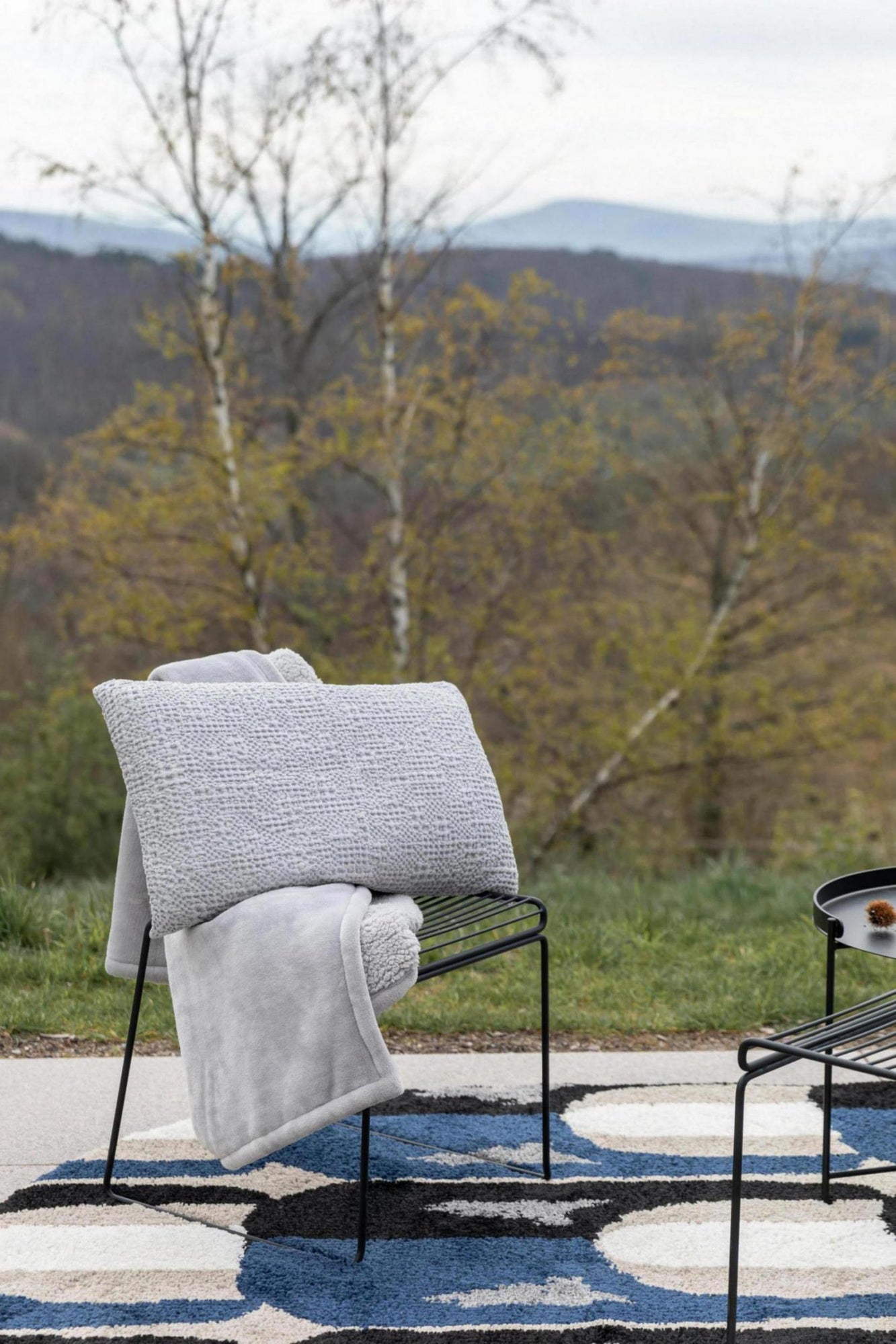 maxi plaid michka perla, colore perla, taglia 180 x 220. coperta plaid soffice e calda, ideale per coccolarsi nelle stagioni...