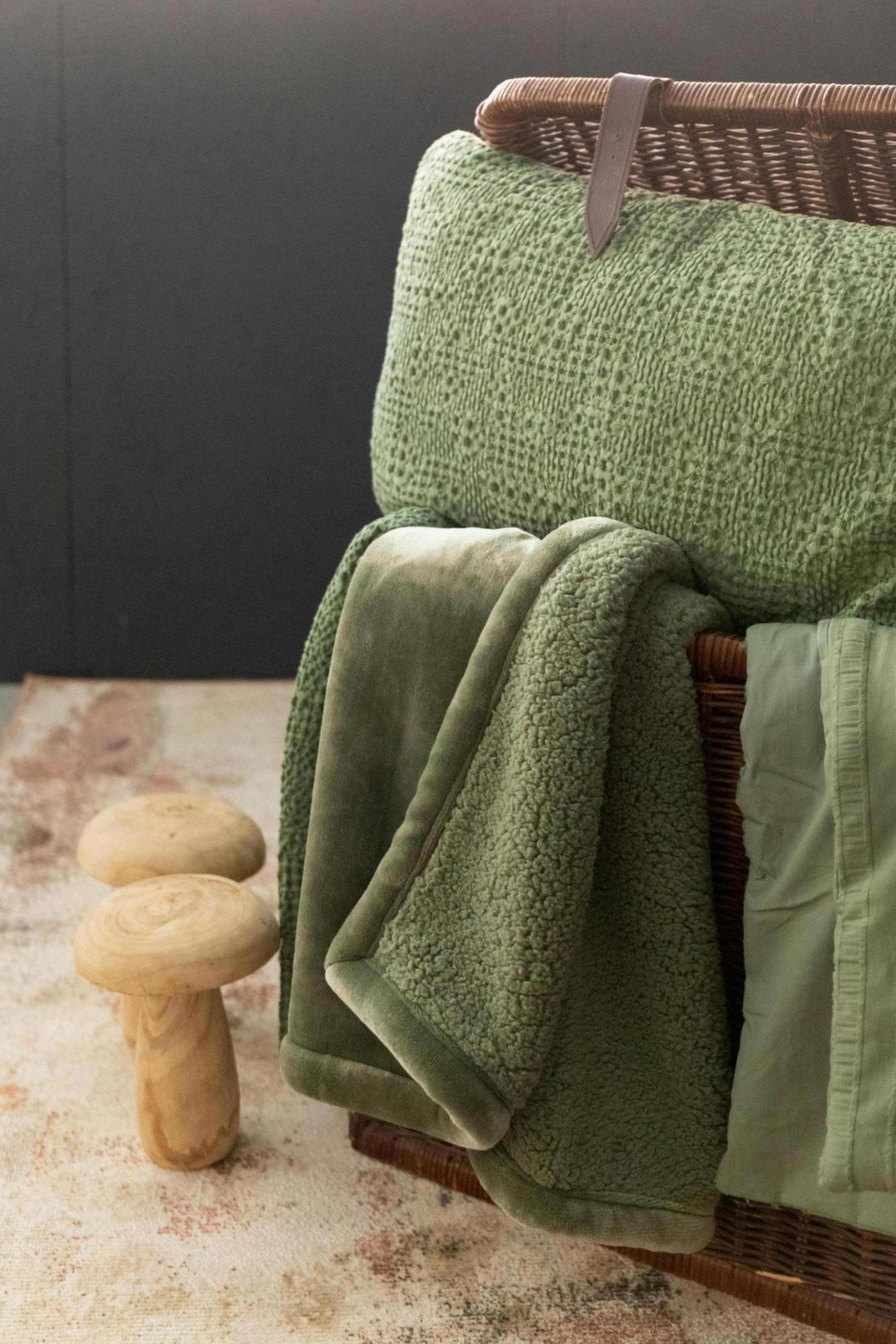 maxi plaid michka mandorla, colore mandorla, taglia 180 x 220. coperta plaid soffice e calda, ideale per coccolarsi nelle...