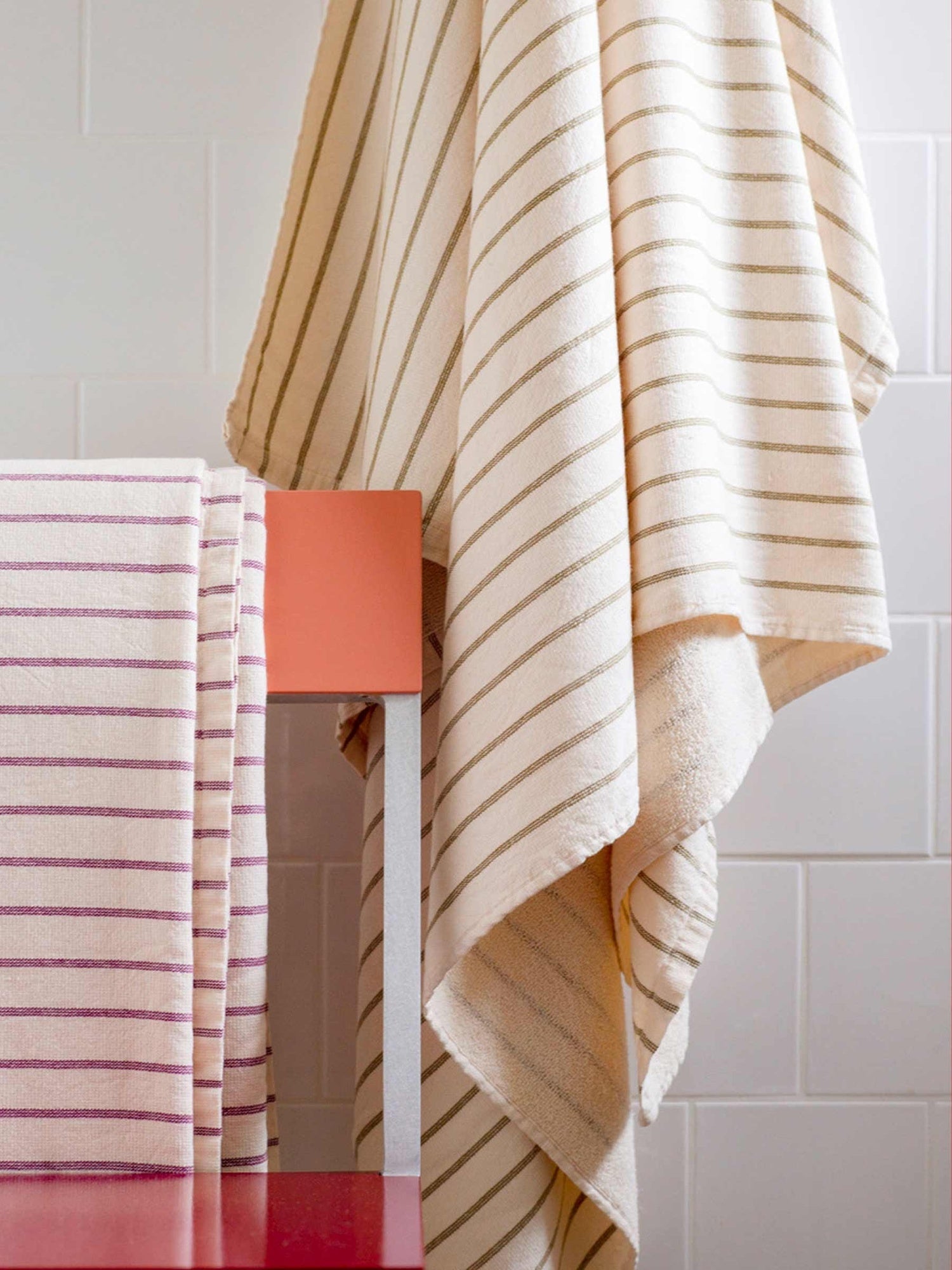 maxi telo da bagno marina pioggia viola, colore pioggia viola, taglia 160 x 100. must-have per il benessere quotidiano