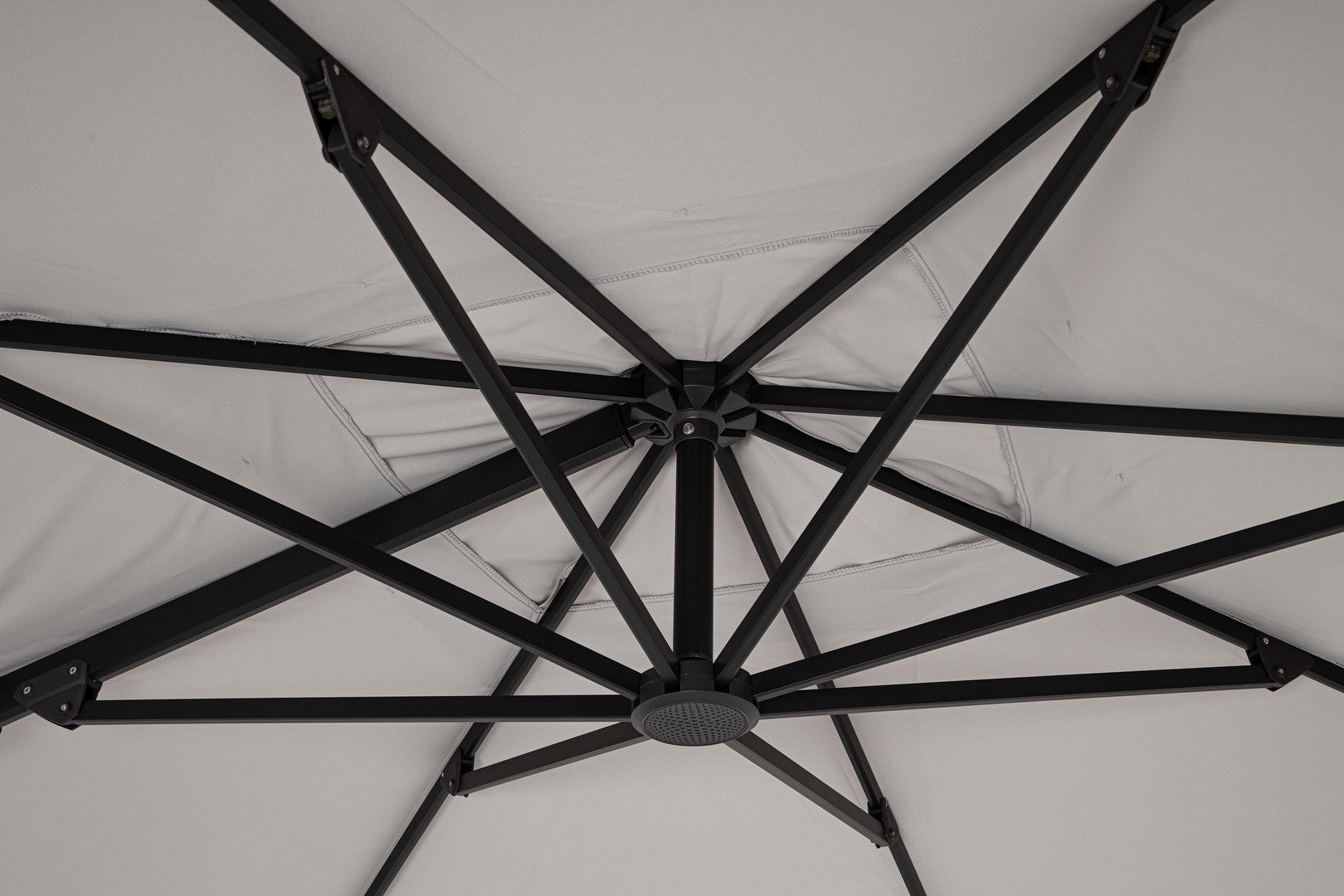 ombrellone a sospensione vega con palo in alluminio e telo grigio 3×3, facile da aprire e chiudere con sistema a manovella