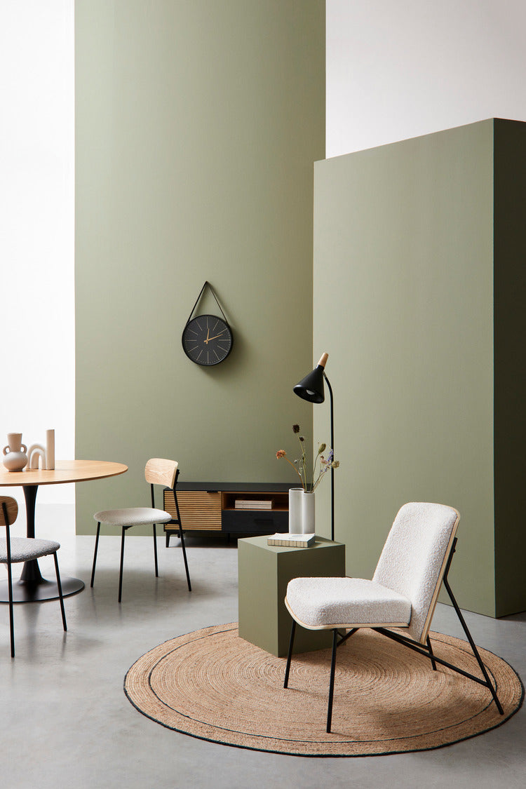 poltrona emerson in tessuto effetto bouclé avorio e gambe in acciaio nero, struttura in legno naturale, complemento d’arredo...