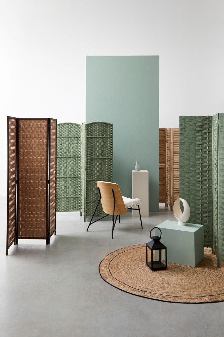 poltrona emerson in tessuto effetto bouclé avorio e gambe in acciaio nero, struttura in legno naturale, disponibile in...