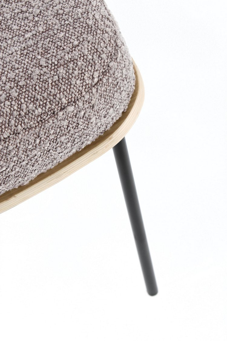 poltrona emerson in tessuto effetto bouclé tortora e gambe in acciaio nero, struttura in legno naturale, struttura in legno...