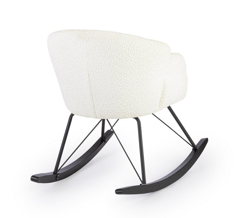 poltrona sibilla in tessuto effetto bouclé bianco e base in legno rubberwood, dettaglio del rivestimento in tessuto o velluto