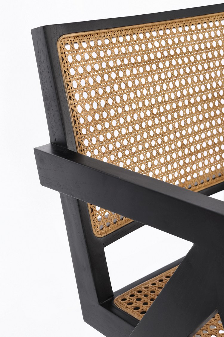 poltrona lounge galia in legno di teak nero e rattan, stile contemporaneo con braccioli comodi e seduta avvolgente