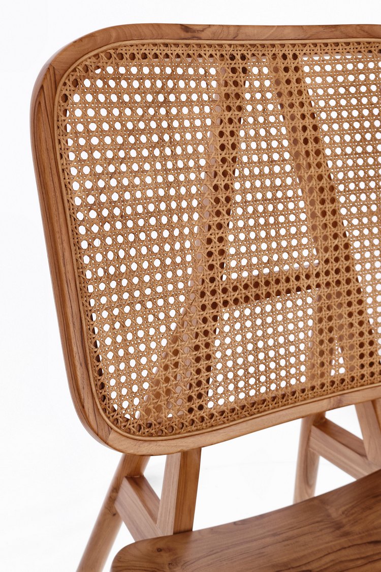 poltrona lounge yves in legno di teak e rattan naturale, ideale per creare un angolo relax in casa