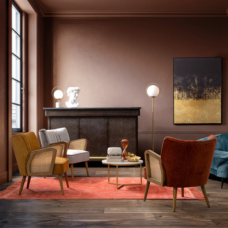 poltrona virna in tessuto effetto velluto rosso mattone, gambe e braccioli in legno naturale, disponibile in diverse...